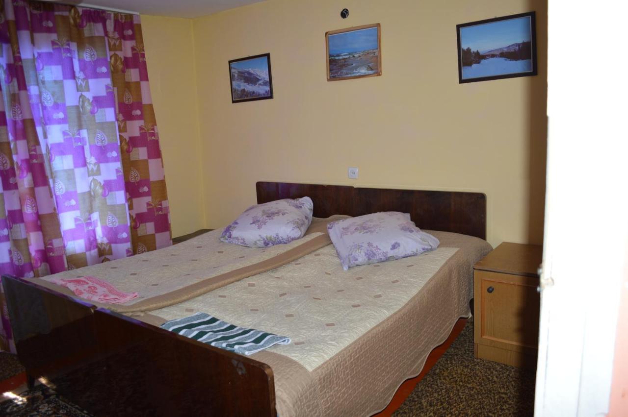 Guest House On Derbisheva Каракол Екстер'єр фото