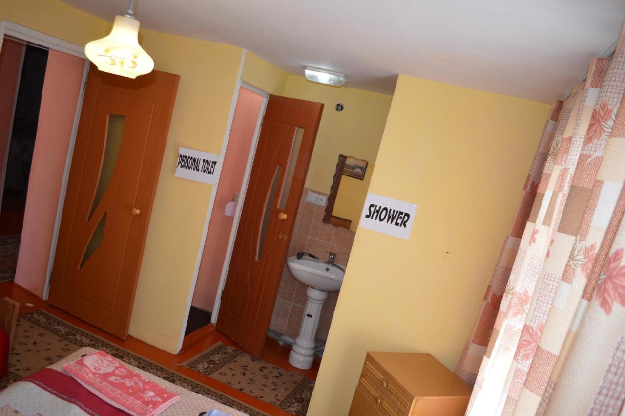 Guest House On Derbisheva Каракол Екстер'єр фото